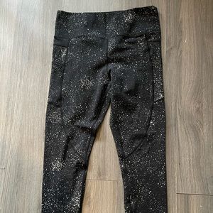 Zyia black reflective pocket light n tight hi-rise 7/8 (24”) legging. Size 8-10.